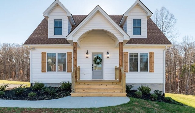 Family Friendly Getaway Near Downtown LYH