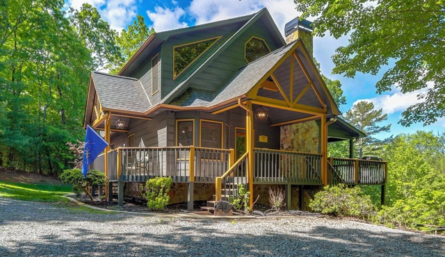 Family Friendly: Hot Tub Haven in Mineral Bluff!