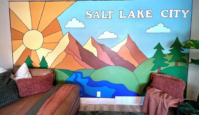 Family friendly! Hot Tub, 3 King Beds. Fire Pit. Minutes to airport/downtown.