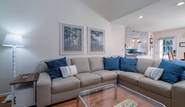 Family-Friendly 3BR Tarpon Pond Cottage! Amenity access included! Close to Beach/Pools.NO pets