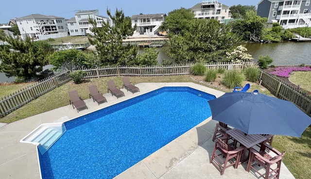 Family friendly beach house. Pool, hot tub, walk to beach. Dog friendly, fenced