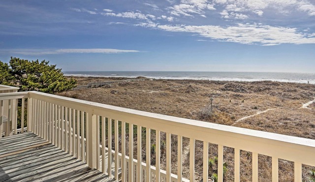 Family-Friendly Vacation Home: Steps to Beach!