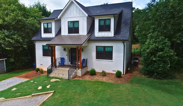 Family Friendly w/4 Kings Near UGA & Downtown Athens. Parking for UGA Basketball