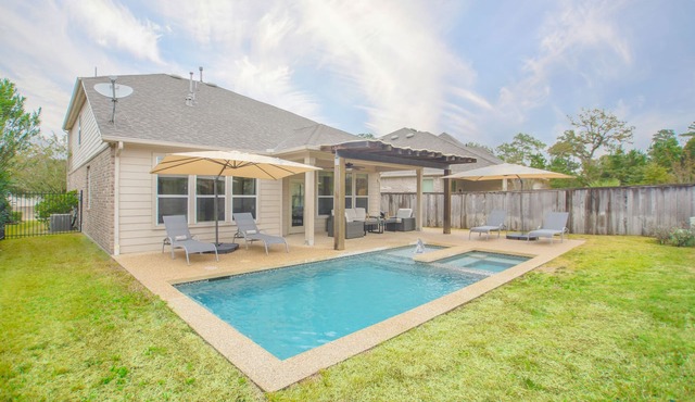 Family friendly w/beautiful pool, SPA, and BBQ terrace!
