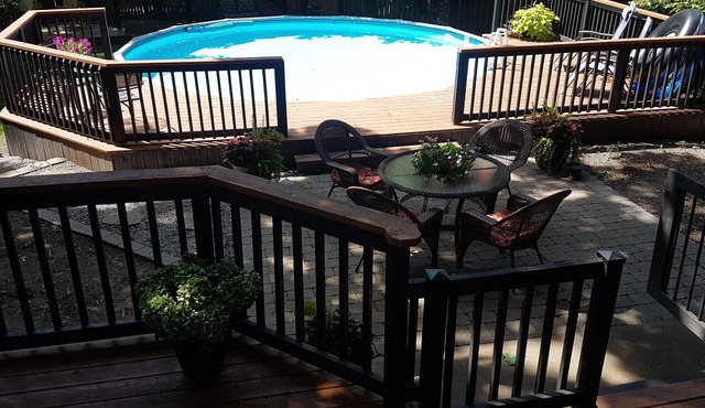 Family friendly with pool & hot tub. Walk to beach!