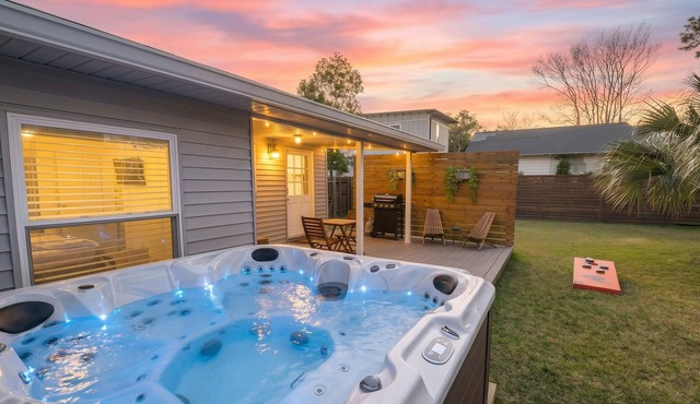 Family Friendly w/HOT TUB, near DT, Beach & Park