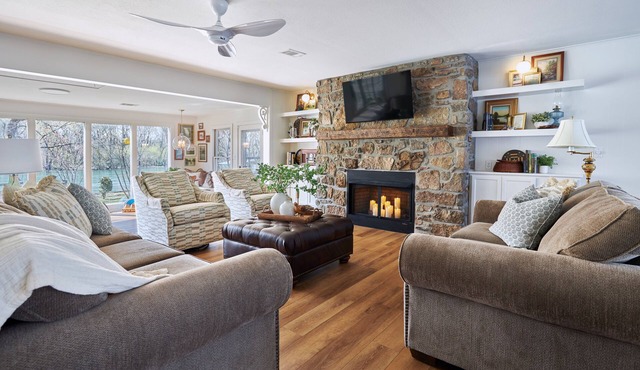 Family Friendly - Walk to Winkley Shoals and Dining - Five Minutes to Lake!