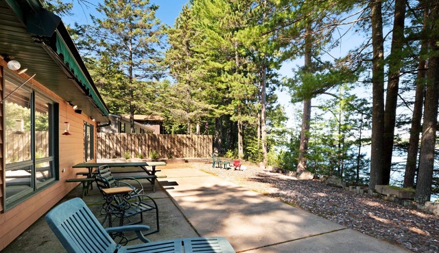 Family-friendly waterfront lodge w/ dock, firepit & outdoor sauna barrel!