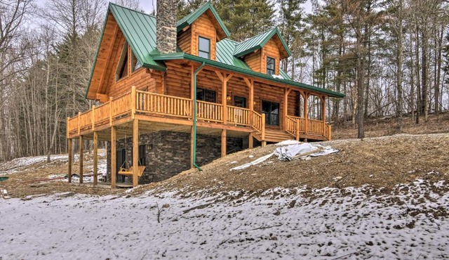 Family-Friendly Warsaw Cabin w/Deck & Fireplace!