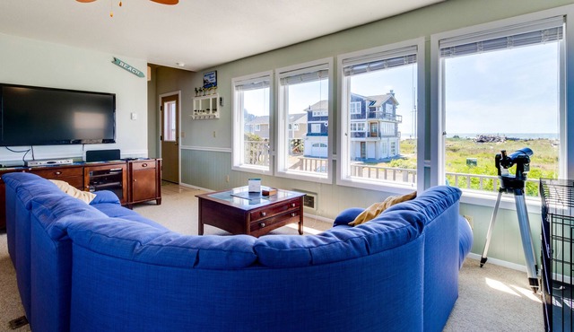 Family-Friendly Waterfront Home w/Free WiFi, Sauna, Kayaks & Beach Chairs