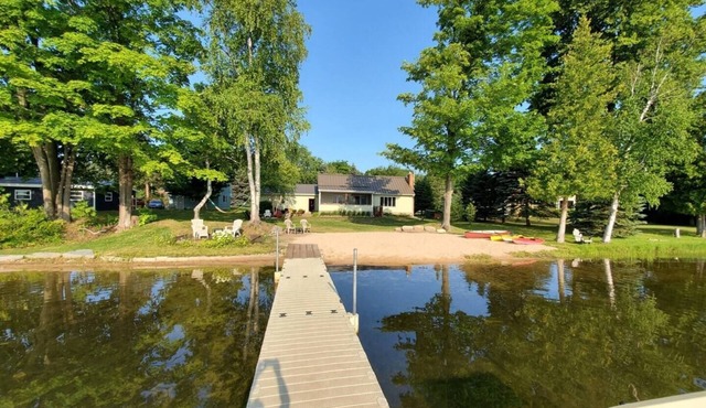Family friendly Waterfront cabin on Bass Lake in Elk Rapids, MI