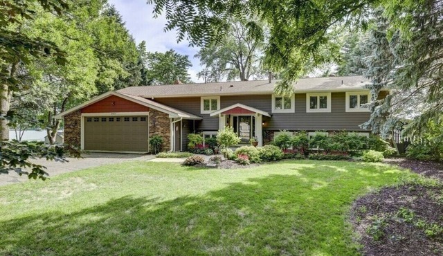 Family-Friendly, Waterfront Home With Open Floor Plan And Beautiful Lake Views!