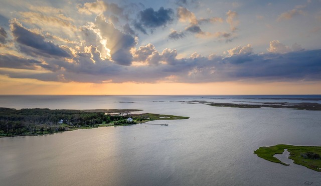 Family Friendly Waterfront Escape w/pier, gameroom, and fire pit!