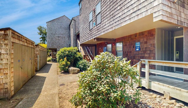 Family-Friendly Waterfront Studio with High-Speed WiFi, Marina View, & Kitchenette