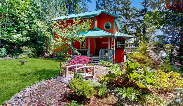 Family-friendly waterview home with spacious decks, gas grill and W/D