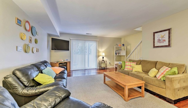 Family-Friendly Wildwood Townhome ~ 3 Mi to Beach