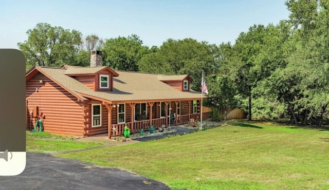 Family/Friends Pickleball and pet friendly 10 beds
