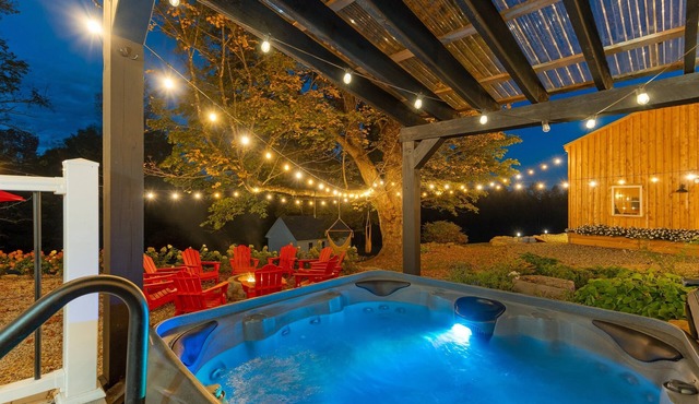 Family & Friends Retreat*Hot Tub*Game Room*King Beds*Firepit*Near Lakes*Sauna