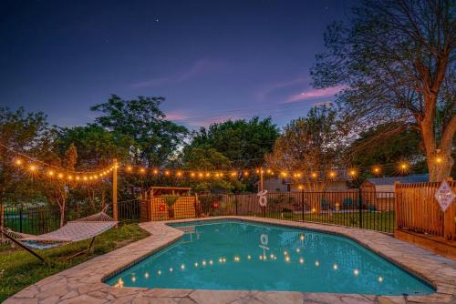 Family fun 4bed 2bath with pool