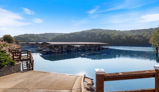 Family Fun at Lake Vibin' Lazy Days Osage Beach w/2 Pools, Playground, Games & Calm Water