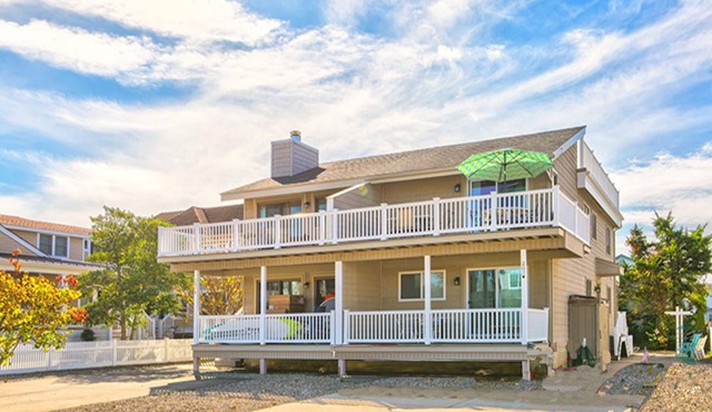 Family Fun at the Shore! Walk to Beach, Bay, Town!