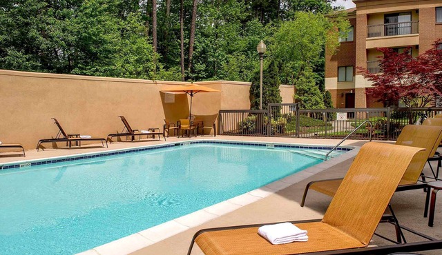 Family fun at Weaver Street Park! 3 Pet-friendly Units, FREE Parking, Pool!