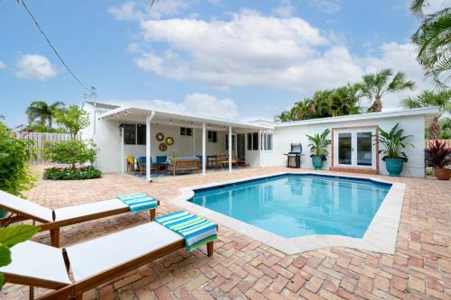 Family Fun Beach Villa Near the Intercoastal!