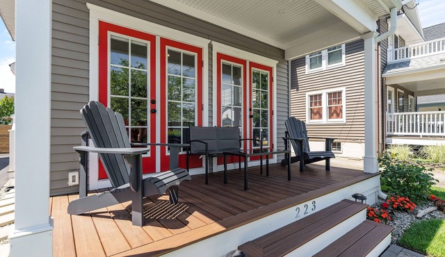 Family Fun Beach Vacation: 1.5 blocks to ocean. Bonus Roof Top Patio