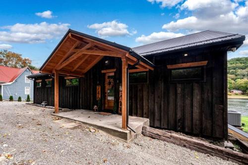 Family Fun by the River: Unmatched Cabin Experience in Pennsylvania