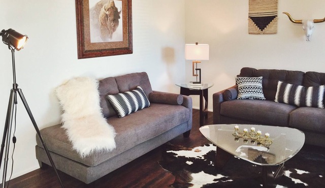 Family Fun! Completely Remodeled! Pool, Putting Green, Play Set, Foosball, More!