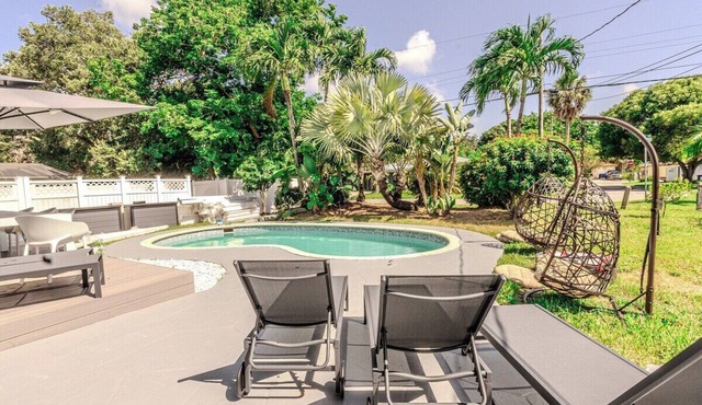 Family Fun Fort Lauderdale: Pool, Games & Sleeps 10