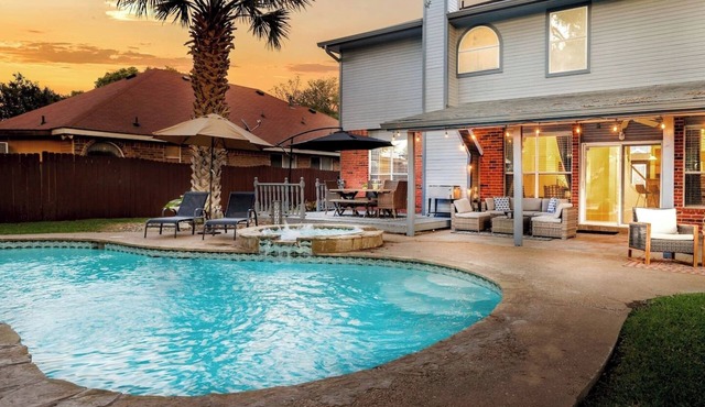*Family Fun* Heated Pool, Slide, Hot Tub, Game Rm