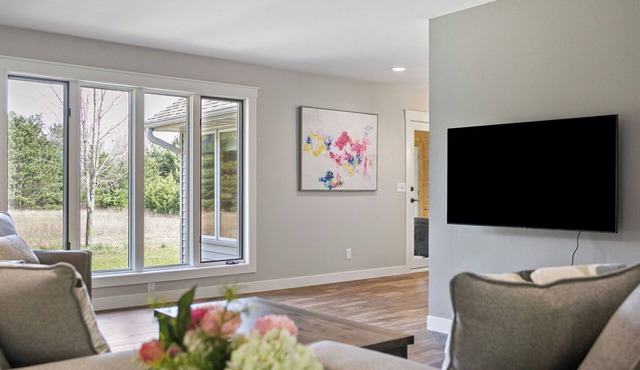 Family Fun Hideaway - Spacious 4 Bedroom House with Game Room!