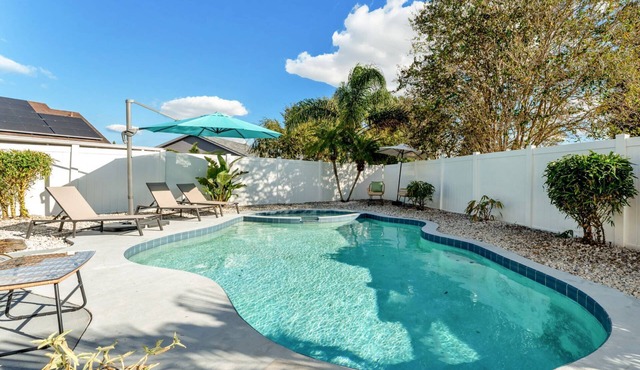 Family Fun Home w/Heated Pool, Jacuzzi & Game Room – Close to Tampa, Shopping & Dining