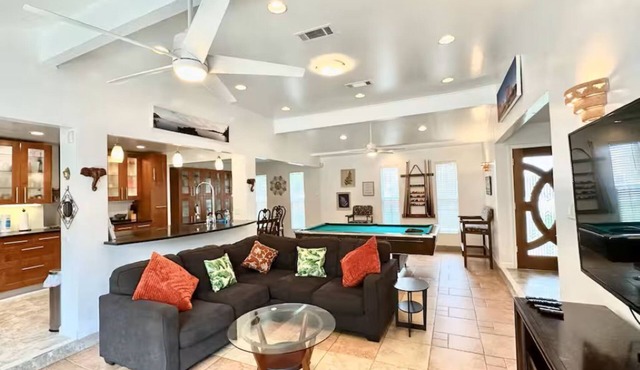 Family Fun! Hot tub, Pool, Billiards, Gazeb