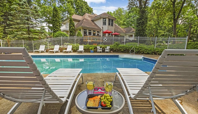 ★ Family FUN HotTub FirePit Game Room Movie Theater & more!