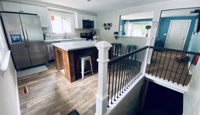 Family fun House - large fenced in backyard, Theater, Bean bag Lounge