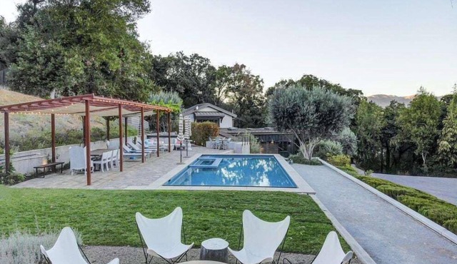 Family Fun in Glen Ellen: Pool, Hot Tub & Pickleball!