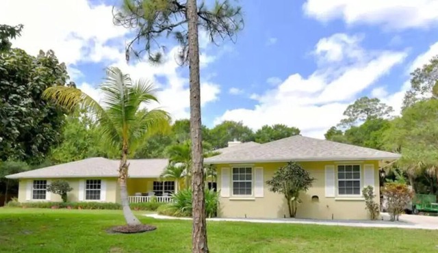 Family fun in Jungle Paradise! Sleeps 8& By beachn