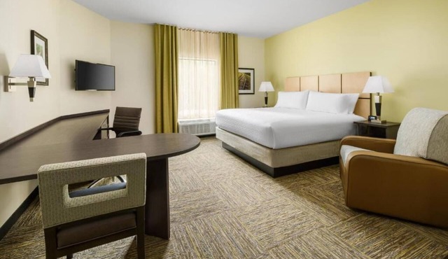 Family Fun in Orlando: Suite Accommodations with Swimming Pool