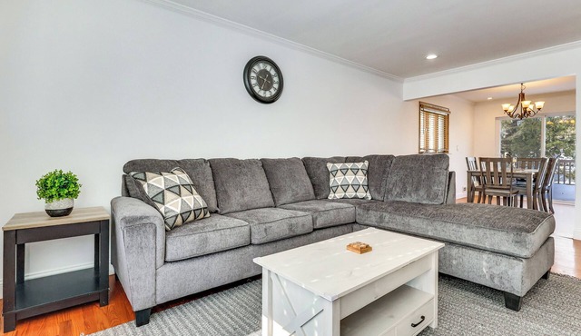 Family Fun in Scotch Plains! Home w/Game Room