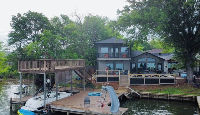 Family fun Lake House on the Shores of Beautiful Lake Conroe with boat slips