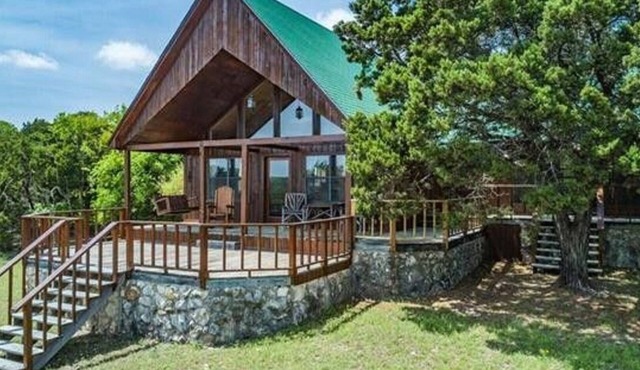 Family Fun, Large Deck, King Bed, Firepit, Serene, Lake Close by, Activities
