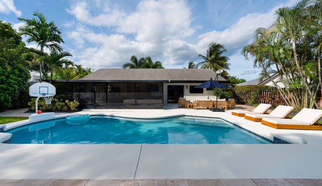 Family Fun Oasis 3BR w/Private Pool