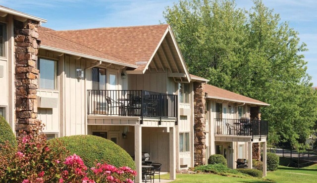 Family Fun on Monkey Island in this resort 2BD con