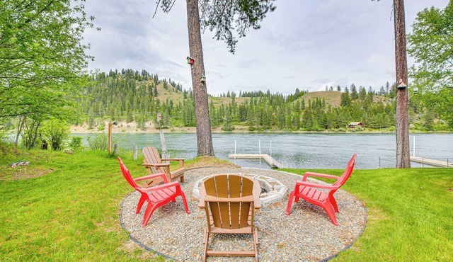 Family Fun on Ruby Creek: Cusick Hideaway w/Dock