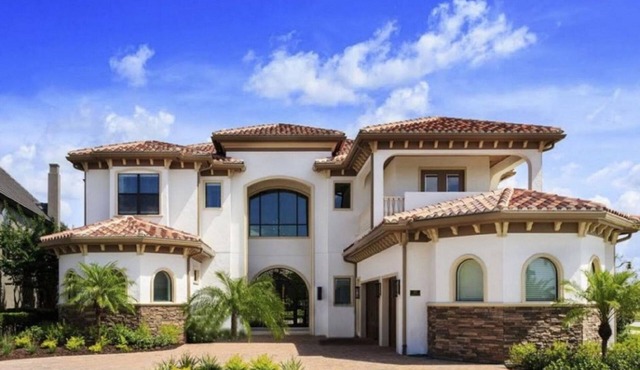 Family fun or a company retreat - 8BR Luxury Home with Infinity Pool!