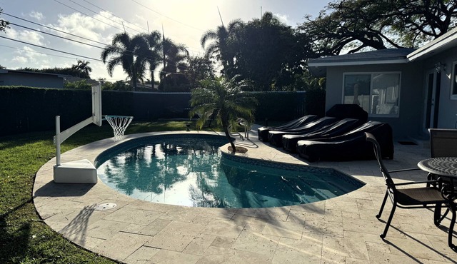 Family Fun~Playground~Heated Pool~Close to beach