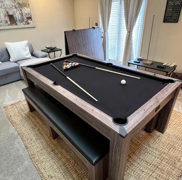 Family Fun! Sleeps 8, King Bed, 2 Queens, and Sofa Bed, Games - in Rogers