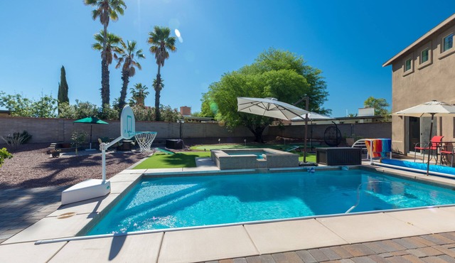 Family Fun Vacation, Heated Pool, Spa, Game Room, Sauna, Putting Green.